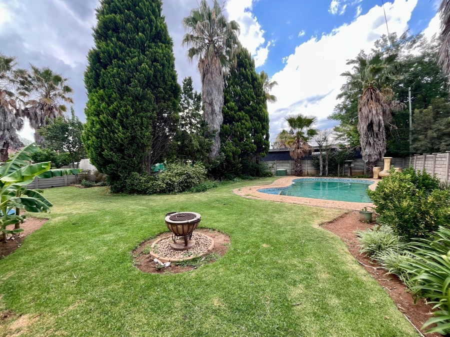 3 Bedroom Property for Sale in La Hoff North West